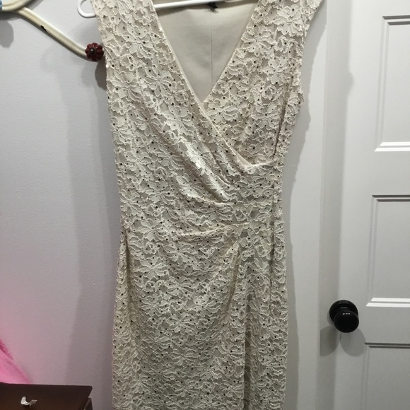 Woman’s dress - Picture 1 of 3